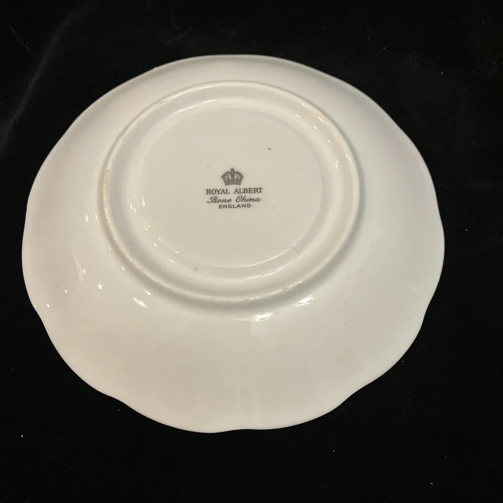 Royal Albert Rare Six Rose Old English Pattern Saucer Bone China England Vintage